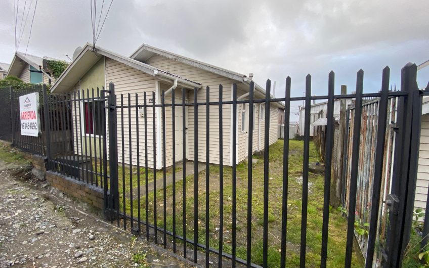 Colonos de Cardonal casa con reja recién pintada